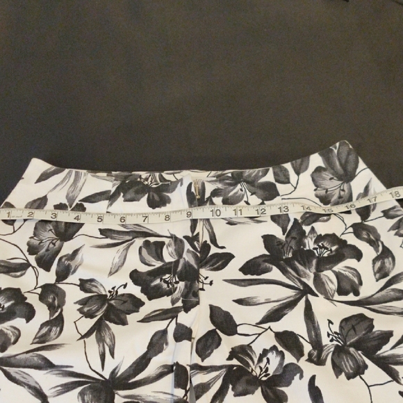 Erik Stewart. Floral Black and White Pants - Picture 7 of 9